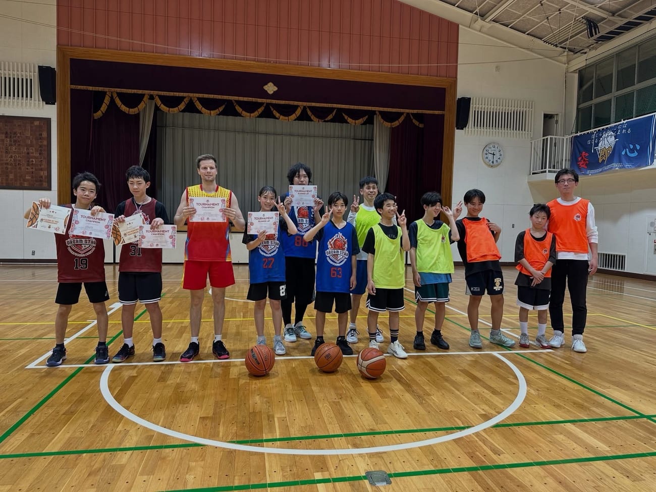 Coach Stefan Stankovic and players holding tournament championship certificates