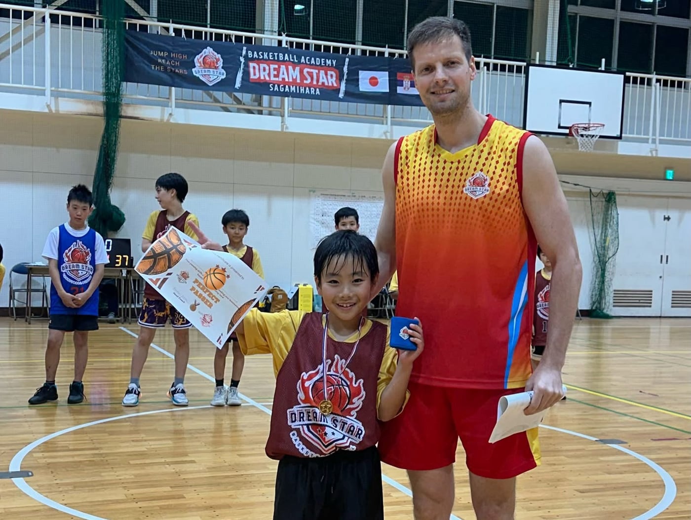Coach Stefan Stankovic presenting a player with a Perfect Passer award